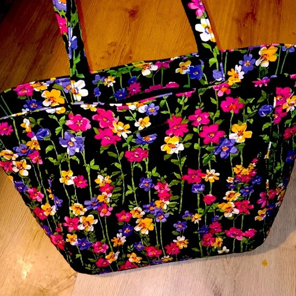 ๐ค๐๐๐๐Beautiful Brand New Vera Bradley tote bag - Picture 2 of 8